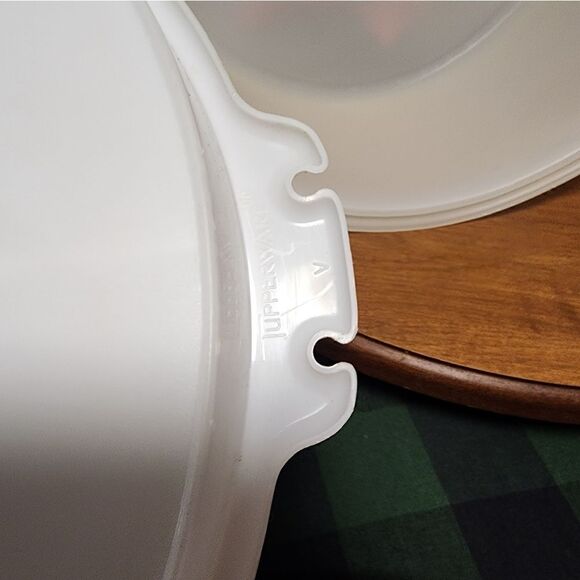 Tupperware Covered cake carrier - Picture 5 of 9